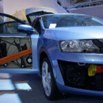 Specjalne stoisko poświęcone naprawom powypadkowym podczas targów Moto Show w Poznaniu / Robert Felczak / Radio Kielce