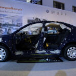 Specjalne stoisko poświęcone naprawom powypadkowym podczas targów Moto Show w Poznaniu / Robert Felczak / Radio Kielce