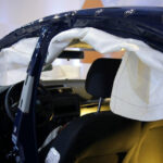 Specjalne stoisko poświęcone naprawom powypadkowym podczas targów Moto Show w Poznaniu / Robert Felczak / Radio Kielce