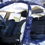 Specjalne stoisko poświęcone naprawom powypadkowym podczas targów Moto Show w Poznaniu / Robert Felczak / Radio Kielce