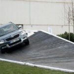 Specjalny tor z przeszkodami podczas największych targów motoryzacyjnych w Polsce / Robert Felczak / Radio Kielce