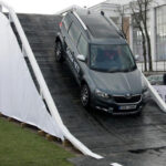 Specjalny tor z przeszkodami podczas największych targów motoryzacyjnych w Polsce / Robert Felczak / Radio Kielce