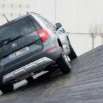 Specjalny tor z przeszkodami podczas największych targów motoryzacyjnych w Polsce / Robert Felczak / Radio Kielce