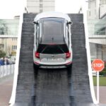 Specjalny tor z przeszkodami podczas największych targów motoryzacyjnych w Polsce / Robert Felczak / Radio Kielce