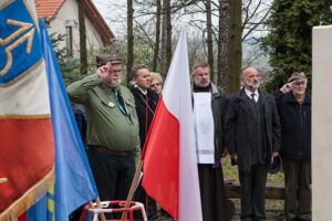 W Pińczowie odbyły się uroczystości upamiętniania 74 rocznicy zbrodni katyńskiej, 4 rocznicy katastrofy smoleńskiej, a także z okazji powrotu do Pińczowa po renowacji 95 letniego sztandaru Pierwszej Drużyny Harcerskiej z 1919 roku. / Radio Kielce