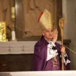 W Masłowie odbyła się msza święta, pod przewodnictwem biskupa Mariana Florczyka, po której wierni wyruszyli w Drodze Krzyżowej na lotnisko, gdzie w 1991 roku Papież Jan Paweł II odprawił nabożeństwo / Wojtek Habdas / Radio Kielce