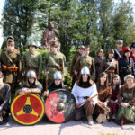 Kilkudziesięciu uczniów szkół średnich, przeszło dziś w barwnym korowodzie ulicami Kielc, zachęcając do czytania książek. / Kamil Król / Radio Kielce