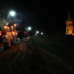 W Masłowie odbyła się msza święta, pod przewodnictwem biskupa Mariana Florczyka, po której wierni wyruszyli w Drodze Krzyżowej na lotnisko, gdzie w 1991 roku Papież Jan Paweł II odprawił nabożeństwo / Wojtek Habdas / Radio Kielce