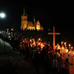 W Masłowie odbyła się msza święta, pod przewodnictwem biskupa Mariana Florczyka, po której wierni wyruszyli w Drodze Krzyżowej na lotnisko, gdzie w 1991 roku Papież Jan Paweł II odprawił nabożeństwo / Wojtek Habdas / Radio Kielce