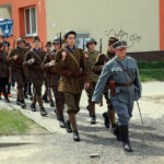 Kilkudziesięciu uczniów szkół średnich, przeszło dziś w barwnym korowodzie ulicami Kielc, zachęcając do czytania książek. / Kamil Król / Radio Kielce