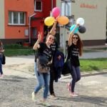 Kilkudziesięciu uczniów szkół średnich, przeszło dziś w barwnym korowodzie ulicami Kielc, zachęcając do czytania książek. / Kamil Król / Radio Kielce