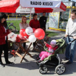 07.04.2014 Włoszczowa. Radio Kielce rozpoczyna nadawanie na 100FM. Spotkaliśmy się z słuchaczami na włoszczowskim rynku. / Wojciech Habdas / Radio Kielce
