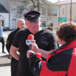 07.04.2014 Włoszczowa. Radio Kielce rozpoczyna nadawanie na 100FM. Z włoszczowskiego rynku nadawliśmy audycję Kto Tu Rządzi, program prowadziła Ewa Okońska. Nie zabrakło zawiadowcy z włoszczowskiej stacji. / Wojciech Habdas / Radio Kielce