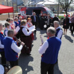 07.04.2014 Włoszczowa. Radio Kielce rozpoczyna nadawanie na 100FM. Spotkaliśmy się z słuchaczami na włoszczowskim rynku. / Wojciech Habdas / Radio Kielce