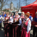 07.04.2014 Włoszczowa. Radio Kielce rozpoczyna nadawanie na 100FM. Spotkaliśmy się z słuchaczami na włoszczowskim rynku. / Wojciech Habdas / Radio Kielce