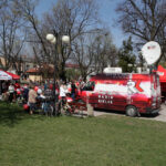 07.04.2014 Włoszczowa. Radio Kielce rozpoczyna nadawanie na 100FM. Spotkaliśmy się z słuchaczami na włoszczowskim rynku. / Wojciech Habdas / Radio Kielce