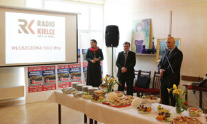 07.04.2014 Włoszczowa. Radio Kielce rozpoczyna nadawanie na 100FM. W Domu Kultury, oficjalnie rozpoczęła pracę terenowa redakcja Radia Kielce. / Wojciech Habdas / Radio Kielce