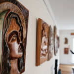 Wernisaż wystawy prac kieleckiego rzeźbiarza Władysława Trzpiota / Wojciech Habdas / Radio Kielce