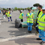 Kanonizacja - Stacja metra Anagnina - wolontariusze rozdają wodę (26.04.2014) / Wojciech Habdas / Radio Kielce