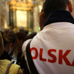 Piazza Navona i kościół św. Agnieszki, Polscy pielgrzymi zbierają się przed nocnym czuwaniem na placu i w kościele. (26.04.2014) / Wojciech Habdas / Radio Kielce