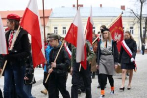 Oprawę marszu stanowili też harcerze i młodzież z kieleckich szkół / Stanisław Blinstrub / Radio Kielce