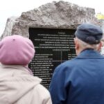 Tablica upamiętniająca ofiary katyńskie / Stanisław Blinstrub / Radio Kielce