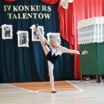 4 Konkurs Talentów w Szkole Podstawowej nr 8 - uczestniczka konkursu w kategorii akrobatyka Oliwia Kot / Stanisław Blinstrub / Radio Kielce
