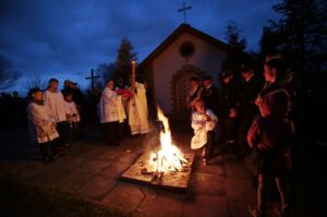 Bziuki w Koprzywnicy rozpoczęły Wielkanoc / Włodzimierz Batóg / Radio Kielce