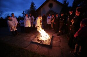 Bziuki w Koprzywnicy rozpoczęły Wielkanoc / Włodzimierz Batóg / Radio Kielce