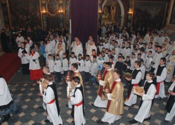 Msza krzyżma w Bazylice Katedralnej w Sandomierzu. / ks. Tomasz Lis / Kuria Diecezjalna w Sandomierzu