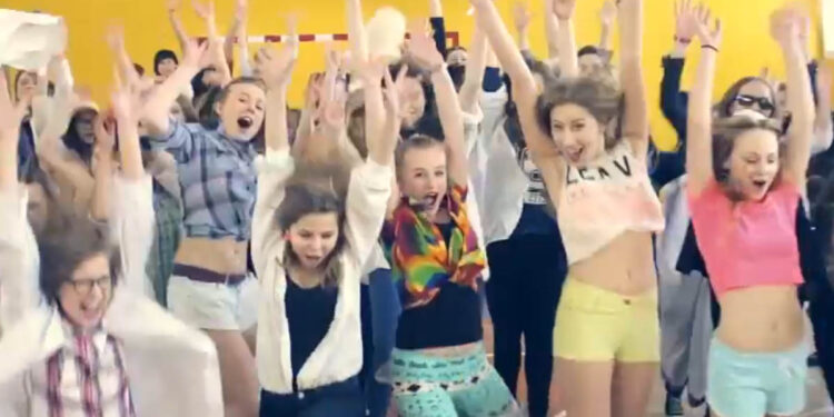 Uczniowie IV LO nakręcili teledysk do piosenki "Happy" Pharella Williamsa