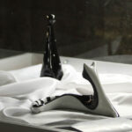 "Porcelanowe dzieła sztuki" wystawa figurek porcelanowych z kolekcji Fabryki Porcelany w Ćmielowie. / Krzysztof Żołądek / Radio Kielce