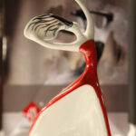 "Porcelanowe dzieła sztuki" wystawa figurek porcelanowych z kolekcji Fabryki Porcelany w Ćmielowie. / Krzysztof Żołądek / Radio Kielce