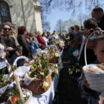 Święcenie pokarmów - parafia świętego Wojciecha w Kielcach / Włodzimierz Batóg / Radio Kielce