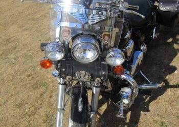 Przybij Piątkę w Tokarni wraz z motocyklami i zabytkowymi pojazdami / Konrad Łużniak / Radio Kielce