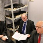 Przygotowania do Drogi Krzyżowej ulicami Kielc w WDK. Wzięli w nich udział biskup Marian Florczyk, Z-ca dyrektora WDK Alojzy Sobura oraz Arkadiusz Szostak / Stanisław Blinstrub / Radio Kielce