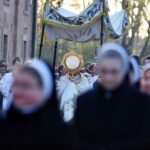 Procesja i msza rezurekcyjna w kieleckiej katedrze / Stanisław Blinstrub / Radio Kielce