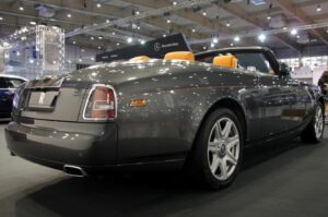 Rolls Royce i maszyna do szycia... / Robert Felczak / Radio Kielce