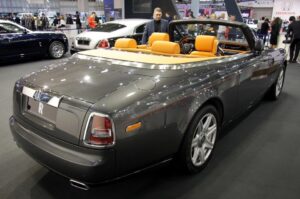 Rolls Royce i maszyna do szycia... / Robert Felczak / Radio Kielce