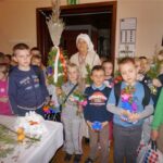 Dzieci z sandomierskich szkół podstawowych i przedszkoli wzięły udział w warsztatach wielkanocnej plastyki obrzędowej. / Grażyna Szlęzak-Wójcik / Radio Kielce