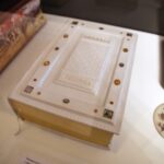 Wernisaż nowej wystawy pod tytułem "Trylogia. Dziwne materii pomieszanie". / Stanisław Blinstrub / Radio Kielce