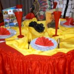 Dekoracje stołów, inspirowane różnymi stronami świata w Zespole Szkół Gastronomicznych i Hotelarskich w Sandomierzu. / Grażyna Szlęzak-Wójcik / Radio Kielce