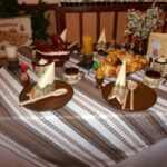 Dekoracje stołów, inspirowane różnymi stronami świata w Zespole Szkół Gastronomicznych i Hotelarskich w Sandomierzu. / Grażyna Szlęzak-Wójcik / Radio Kielce