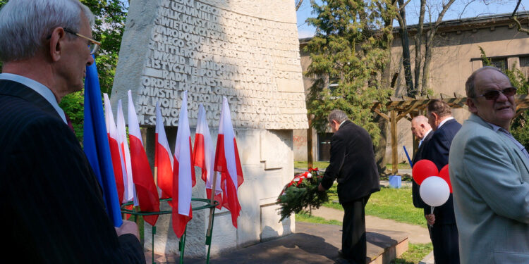 Pochód pierwszomajowy w Ostrowcu / Teresa Czajkowska / Radio Kielce