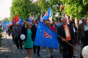 Pochód pierwszomajowy w Ostrowcu / Teresa Czajkowska / Radio Kielce