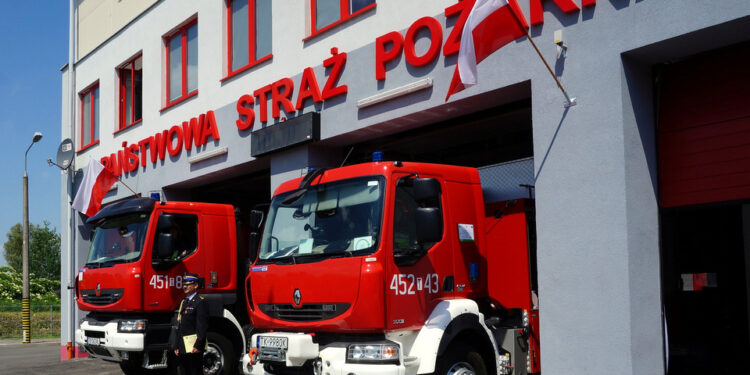 Otwarcie drugiej siedziby Państwowej Straży Pożarnej w Ostrowcu / Teresa Czajkowska / Radio Kielce