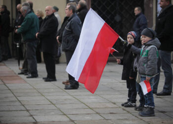 11.11.2013. Obchody Święta Niepodległości w Kielcach. Uroczystości rozpoczeła msza święta w intencji Ojczyzny w Bazylice Katedralnej. / Wojciech Habdas / Radio Kielce