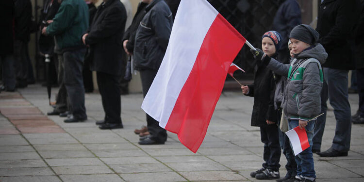 11.11.2013. Obchody Święta Niepodległości w Kielcach. Uroczystości rozpoczeła msza święta w intencji Ojczyzny w Bazylice Katedralnej. / Wojciech Habdas / Radio Kielce