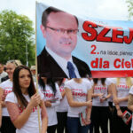 Pochód sympatyków SLD ulicą Sienkiewicza do parku miejskiego w Kielcach / Kamil Król / Radio Kielce