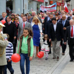 Pochód sympatyków SLD ulicą Sienkiewicza do parku miejskiego w Kielcach / Kamil Król / Radio Kielce